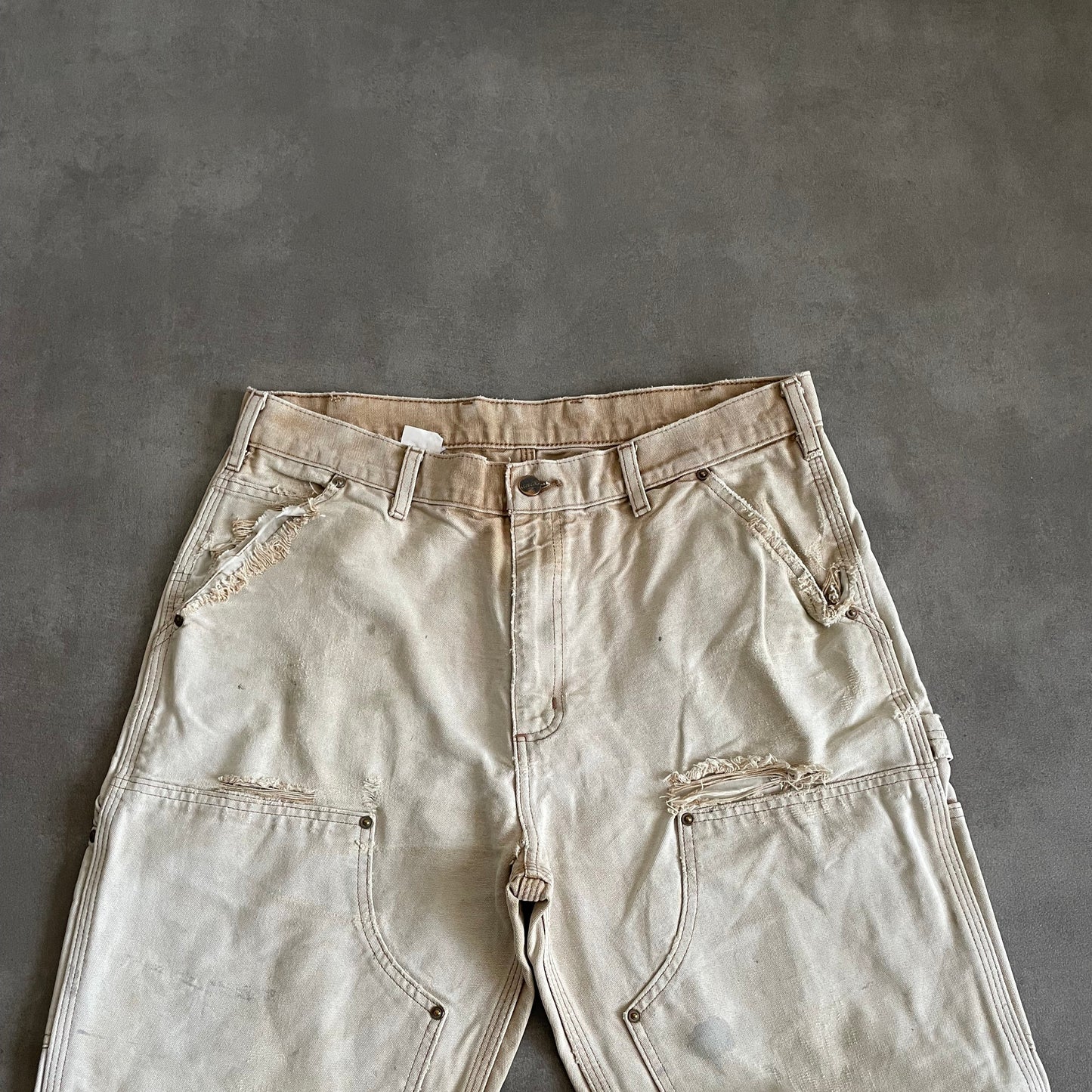 DIRTY AND DISTRESSED CARHARTT DOUBLE KNEE