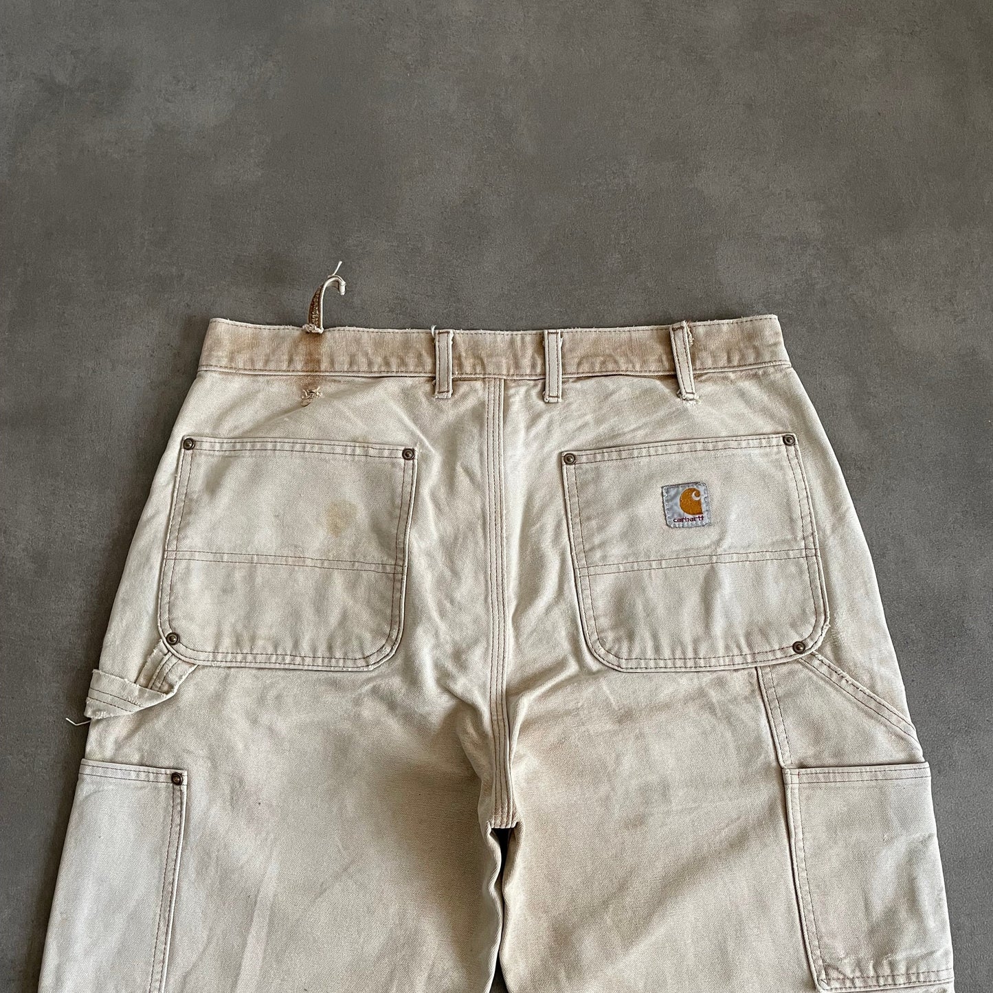 DIRTY AND DISTRESSED CARHARTT DOUBLE KNEE