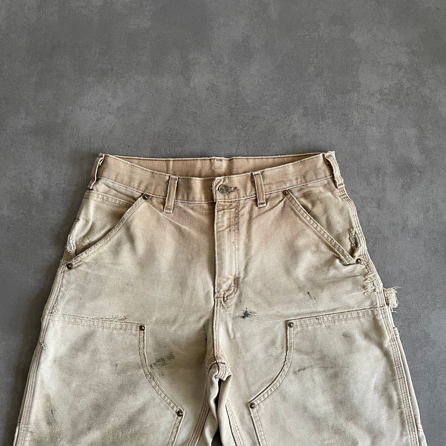 DIRTY AND DISTRESSED CARHARTT DOUBLE KNEE